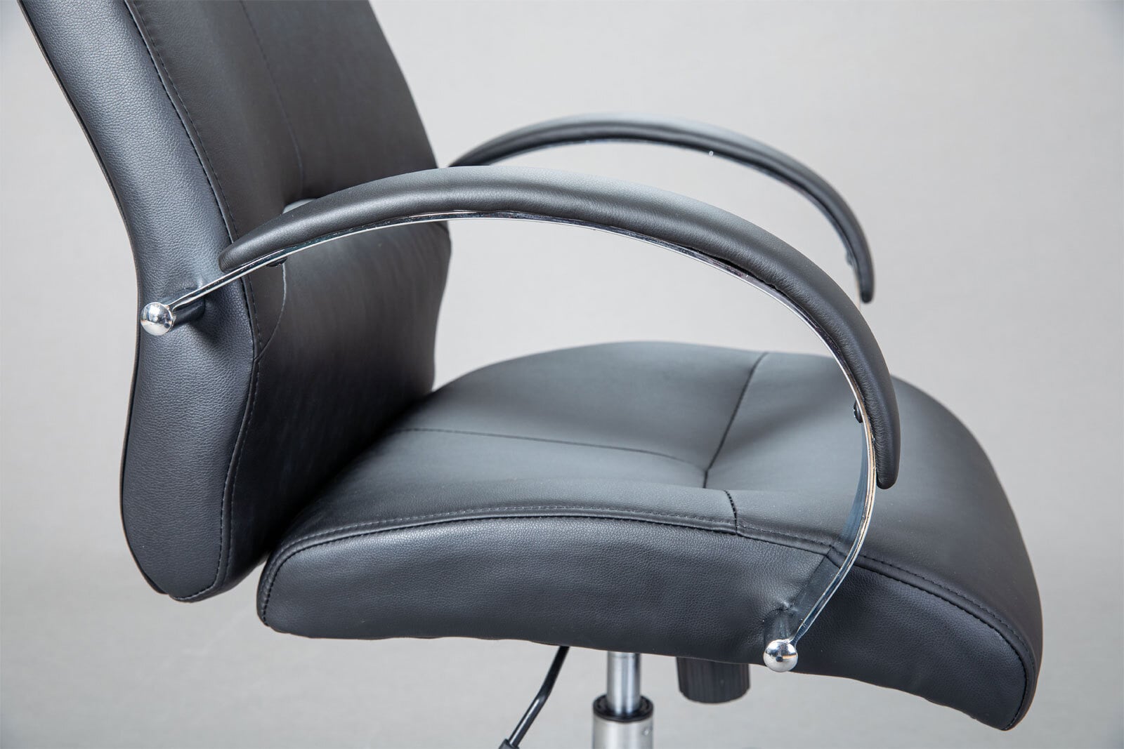 Drehstuhl NICK schwarz/chromfarbig 72 x 111-119 x 62 cm