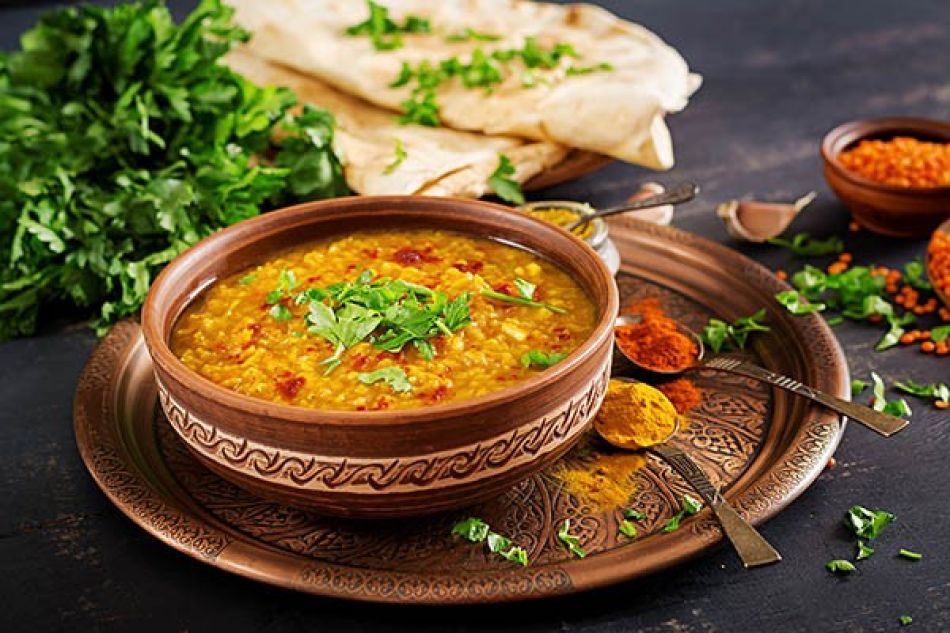 Dal met naan: Indiase linzensoep met flatbread