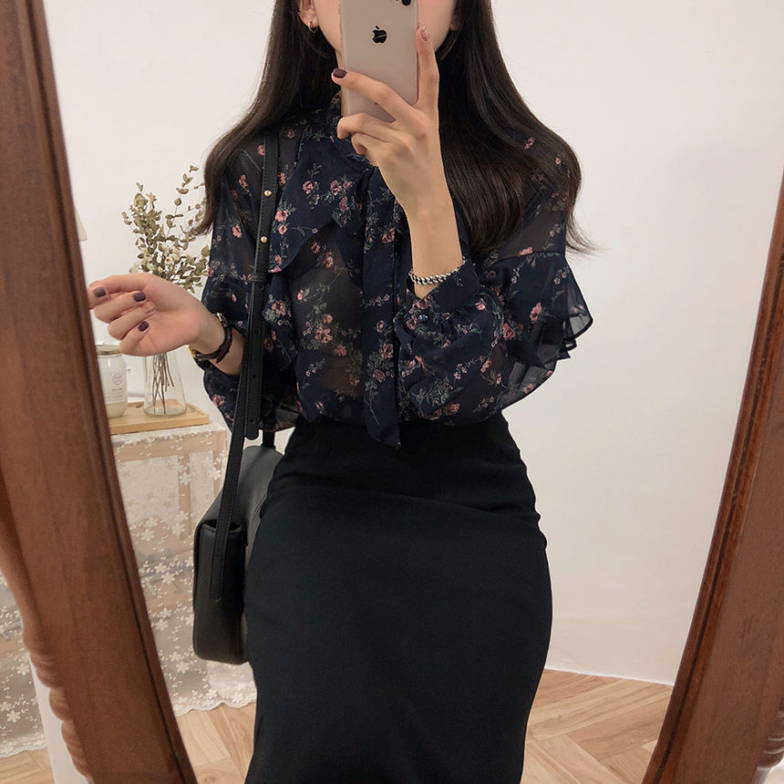 Leoom - Blouse met chiffon en bloemenruffle