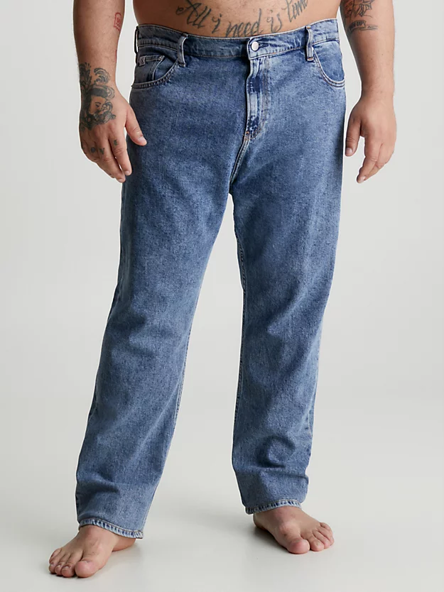 Calça jeans afunilada plus size
