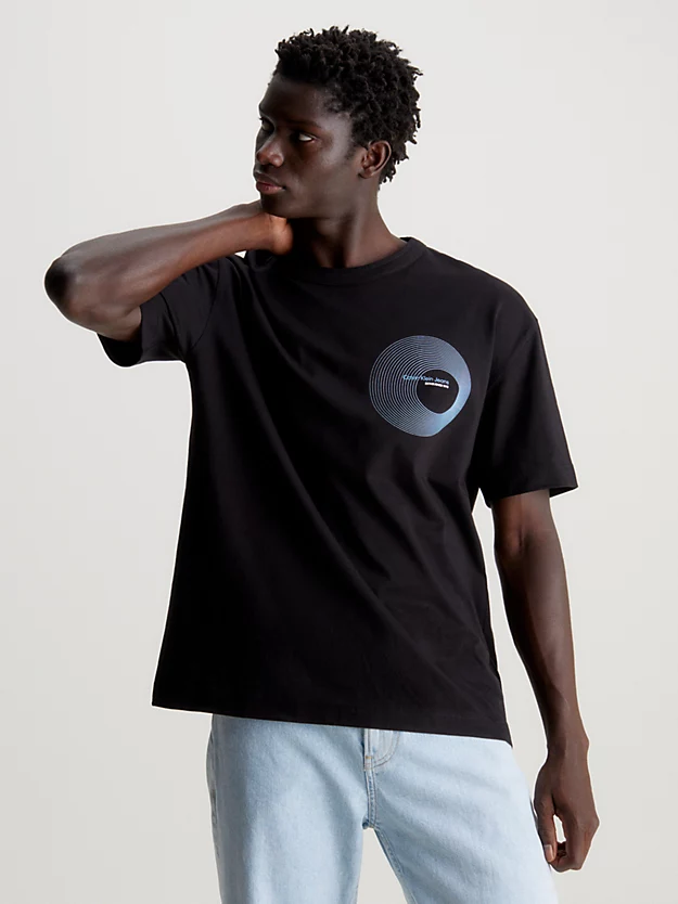 Camiseta com estampa gráfica e modelagem relaxada