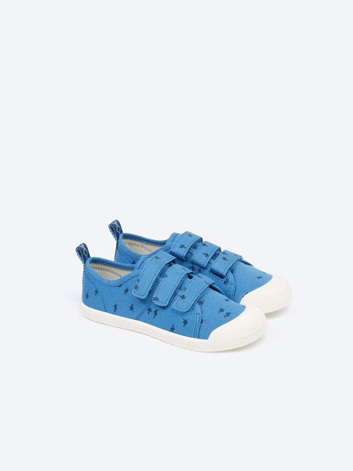 Tênis com biqueira estampada - Vários modelos