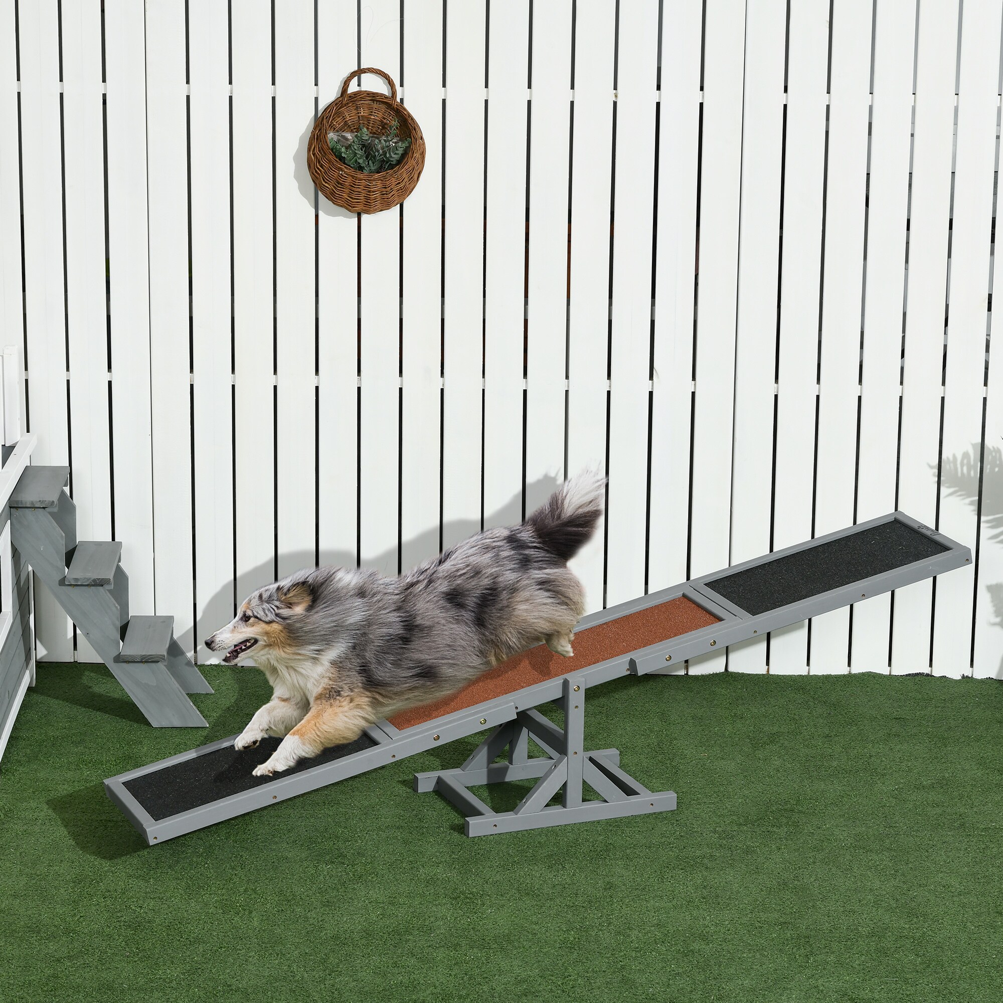 PawHut Hundewippe mit Anti-Rutsch Belag grau 180L x 30B x 30H cm