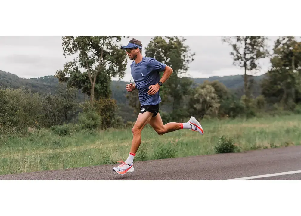 Compressport Pro Racing v4.0 Run High Compressiesokken Wit/Fluo Rood