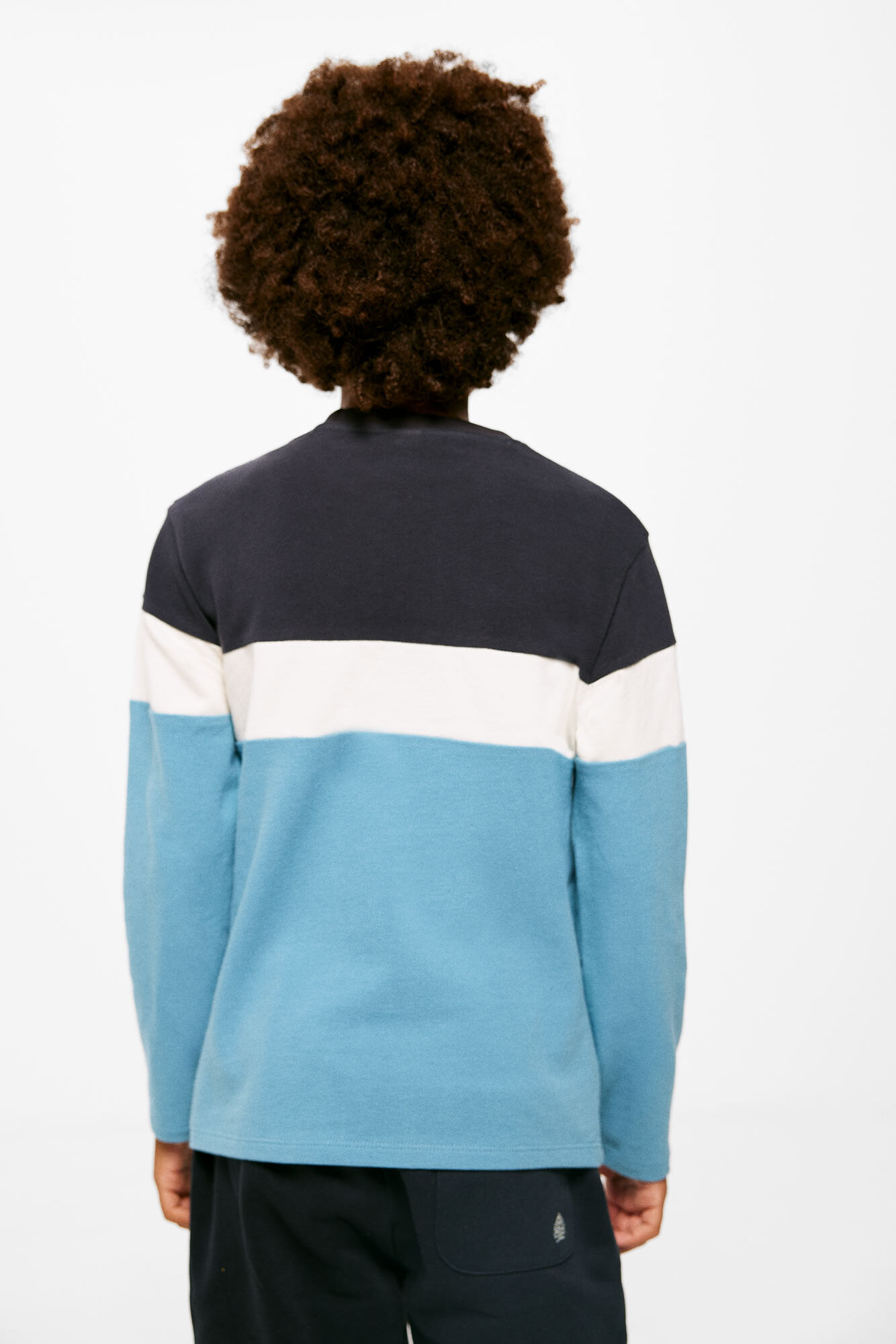 Camiseta infantil com blocos de cores