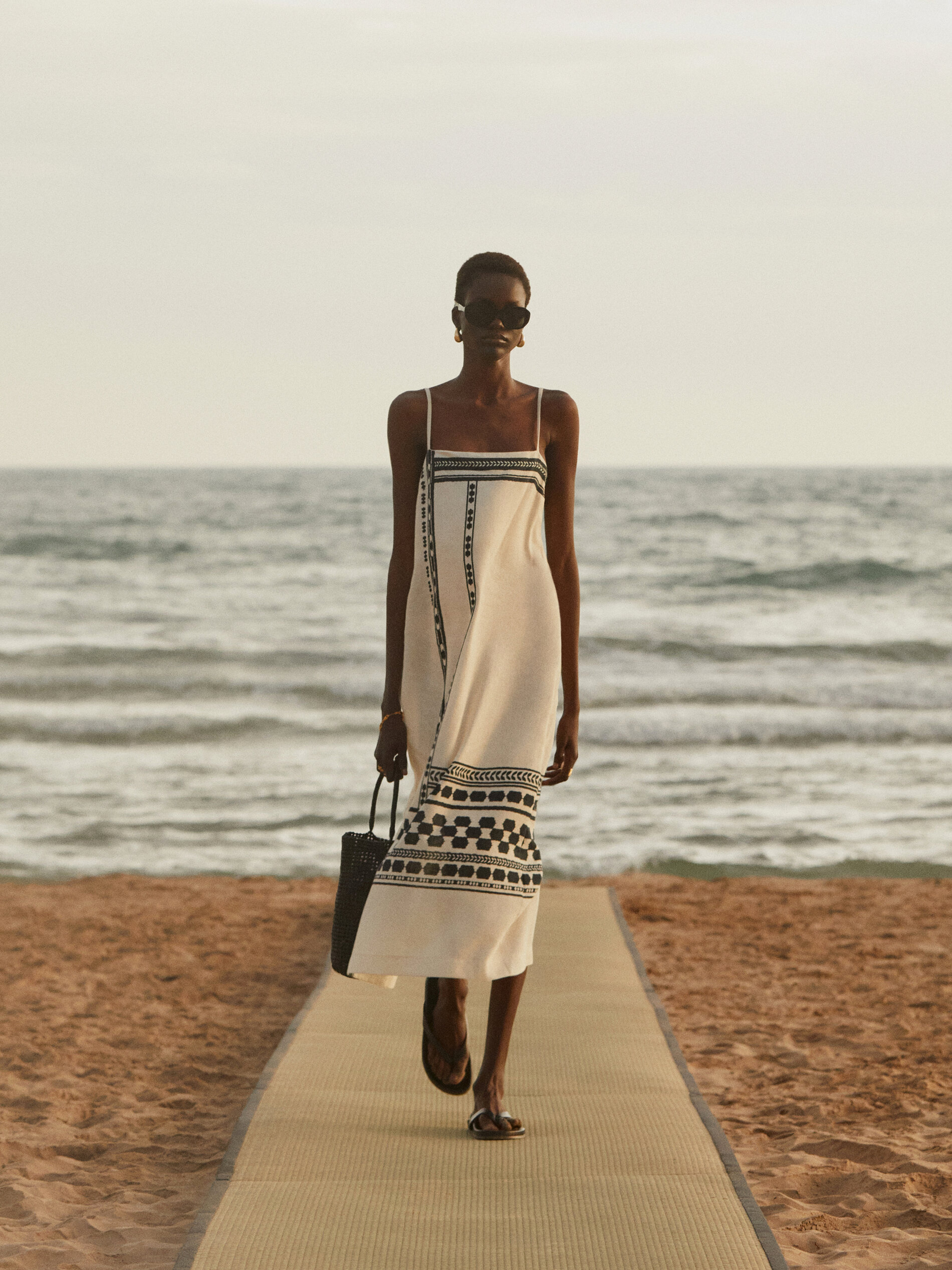 Vestido midi com alças e detalhe de acabamento - OFF-WHITE