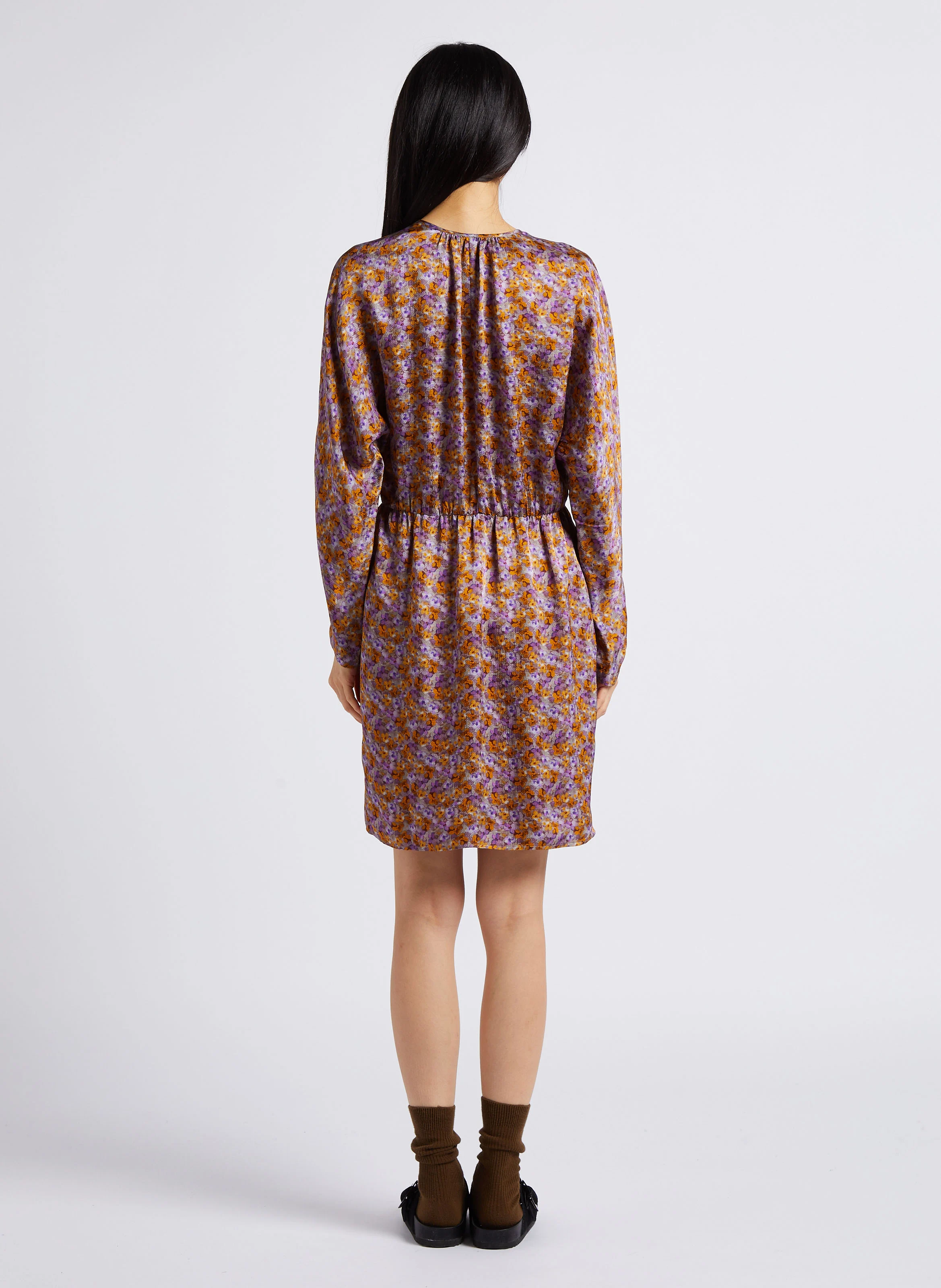 VIOLA - Robe courte cintrée à col V | Violet