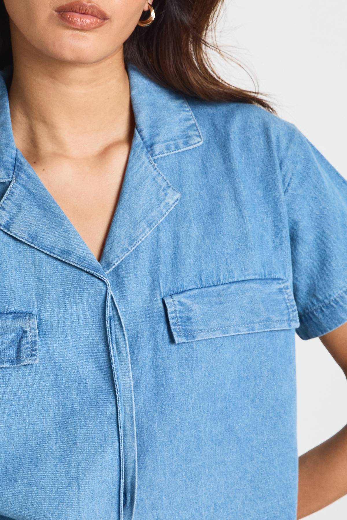 boohoo Chemise Courte En Chambray À Manches Courtes