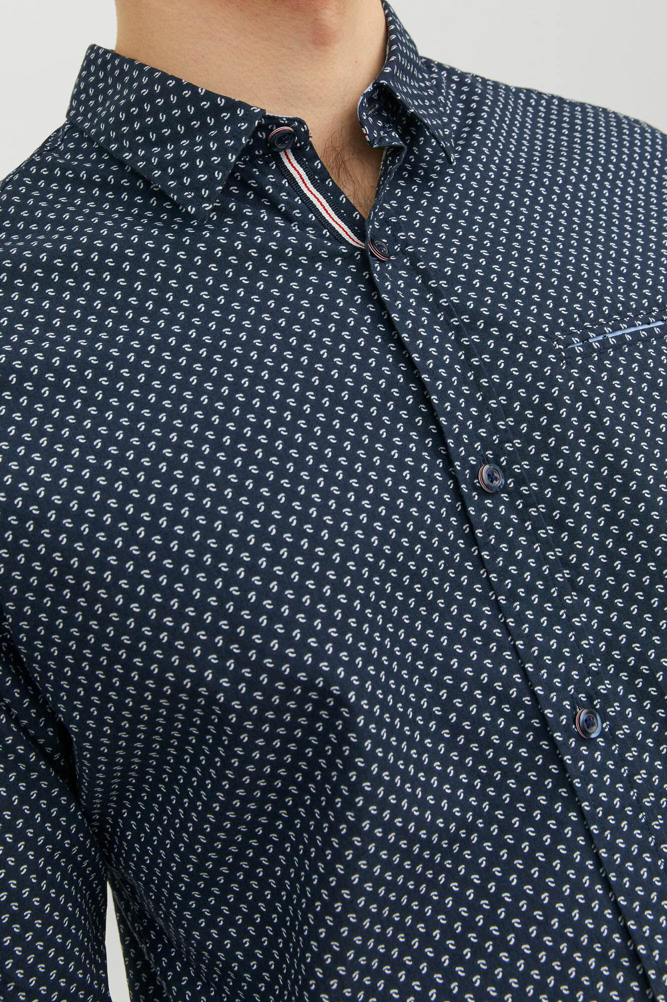 Camisa slim fit com microestampa