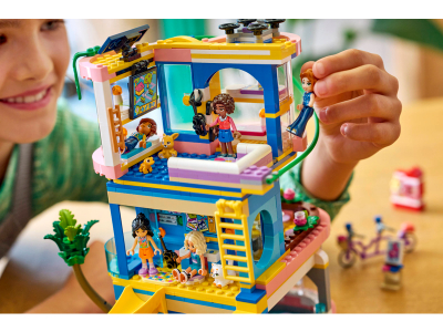 LEGO Heartlake City clubhuis (42689)