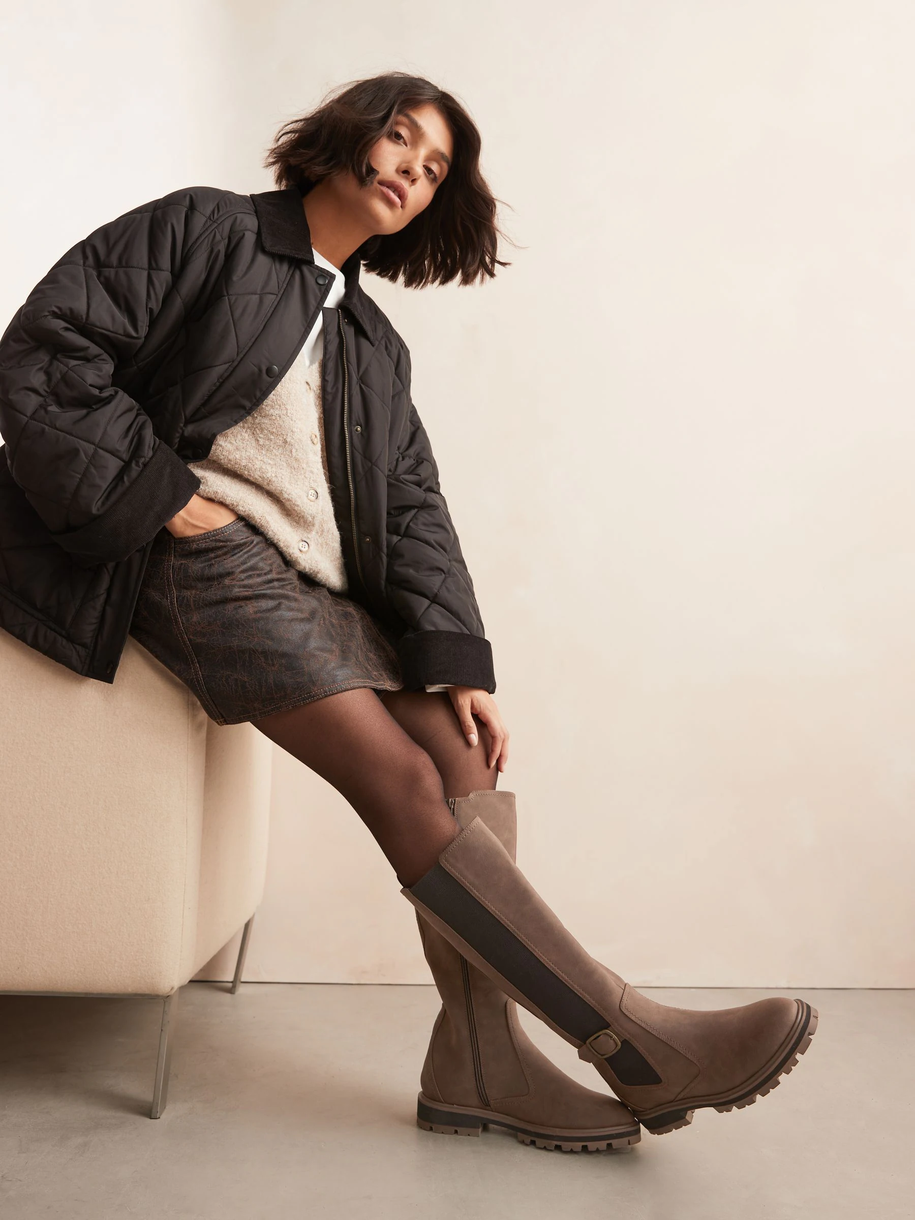 Chocoladebruin - Kniehoge Chelsea Boots met gesp
