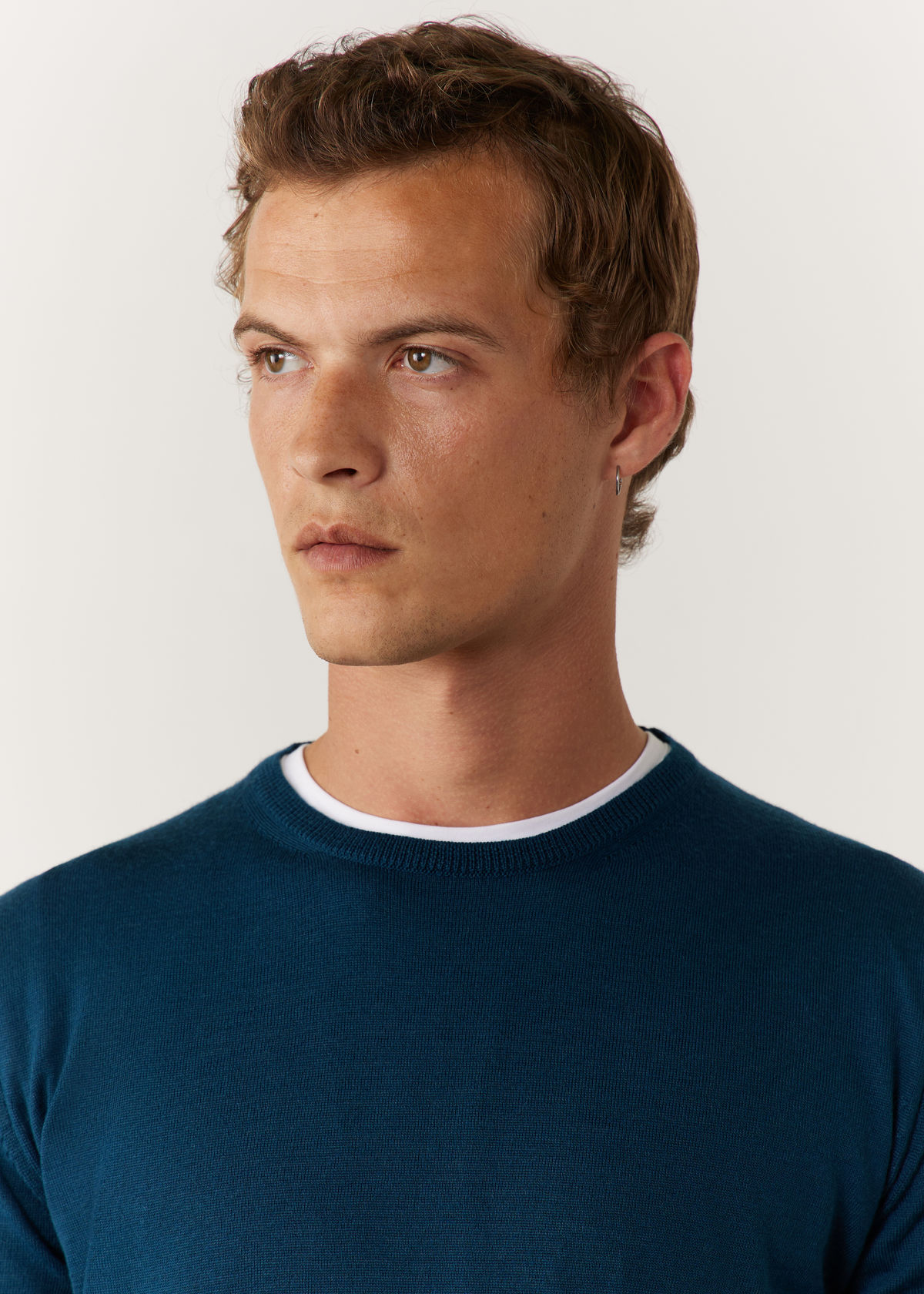 Pull col rond en laine Mérinos mélangée unie bleu pétrole