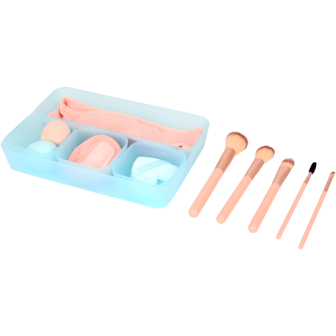Organisateurs avec accessoires de beauté