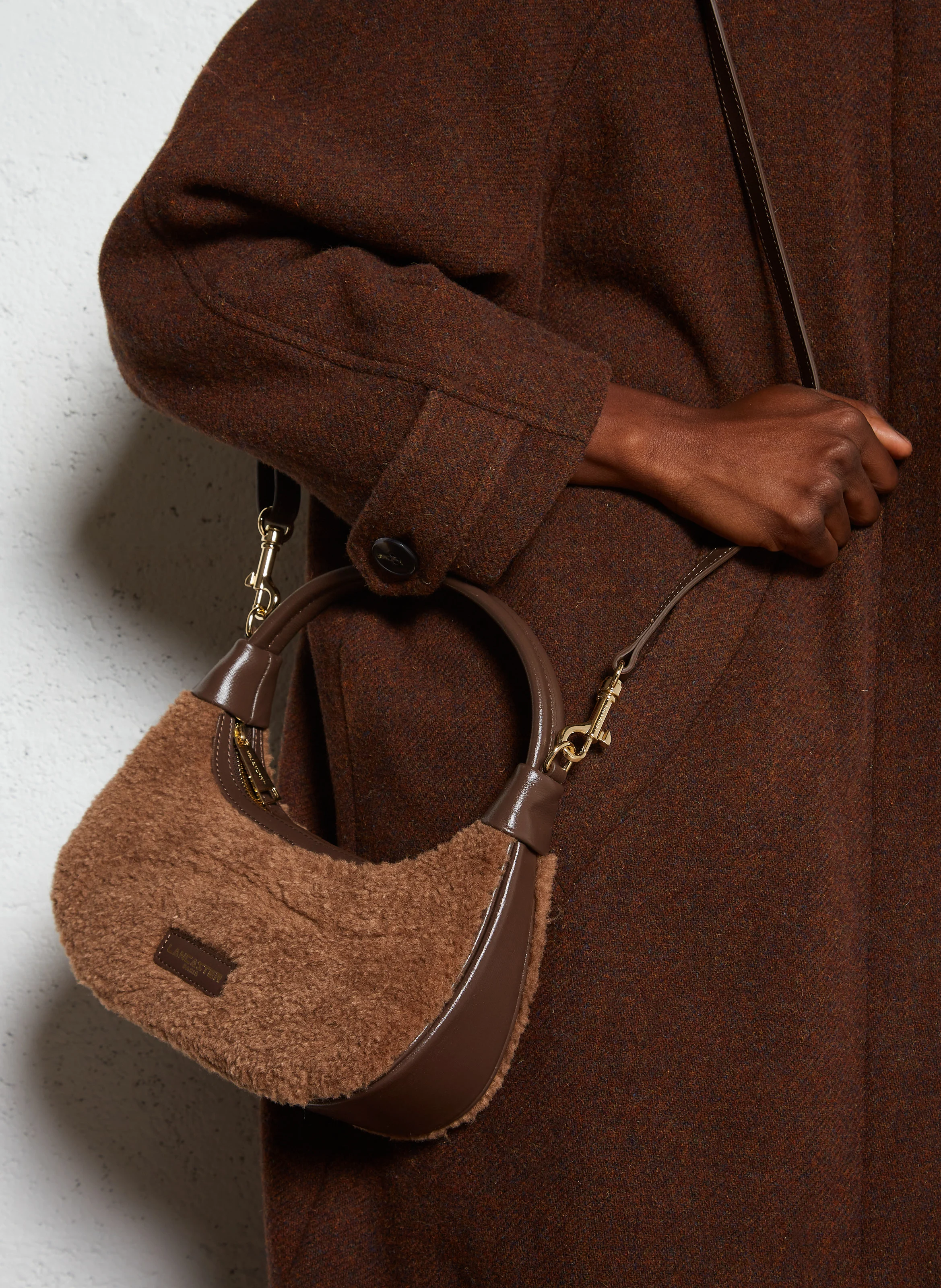 AURA POLAIRE - Sac porté épaule en fourrure synthétique | Marron