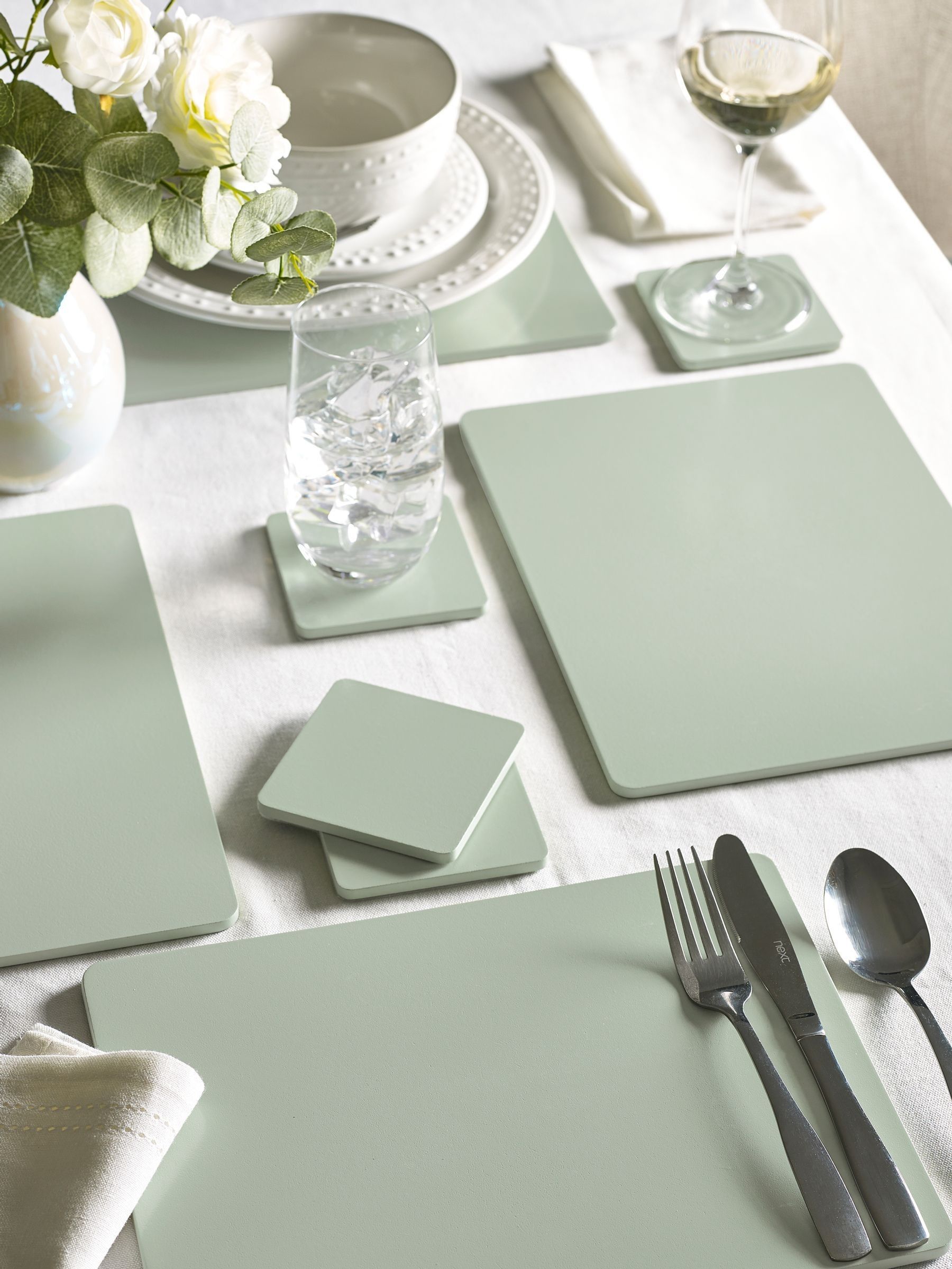 Set van 4 houten placemats en onderzetters