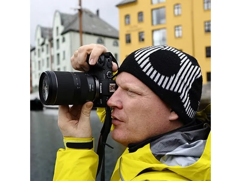 Canon EOS RP - Digitalkamera - spejlløst - 26.2 MP - Full Frame - 4K / 25 fps - 10x optisk zoom RF 24-240 mm F4-6.3 IS USM objektiv - Wi-Fi, Bluetooth