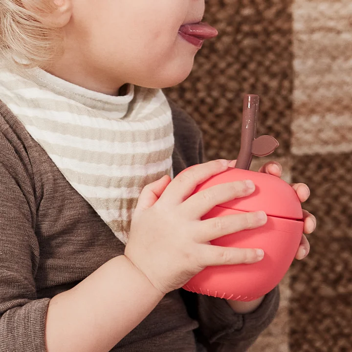 OYOY Mini - Apfel Becher mit Strohhalm, lavender
