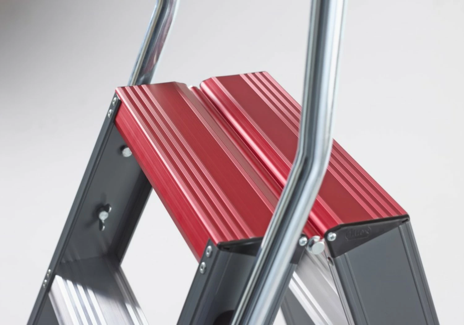 Altrex Falco FDO 4 Dubbele trap - Aluminium met coating - 2 x 4 treden - max. werkhoogte 2.95 m.