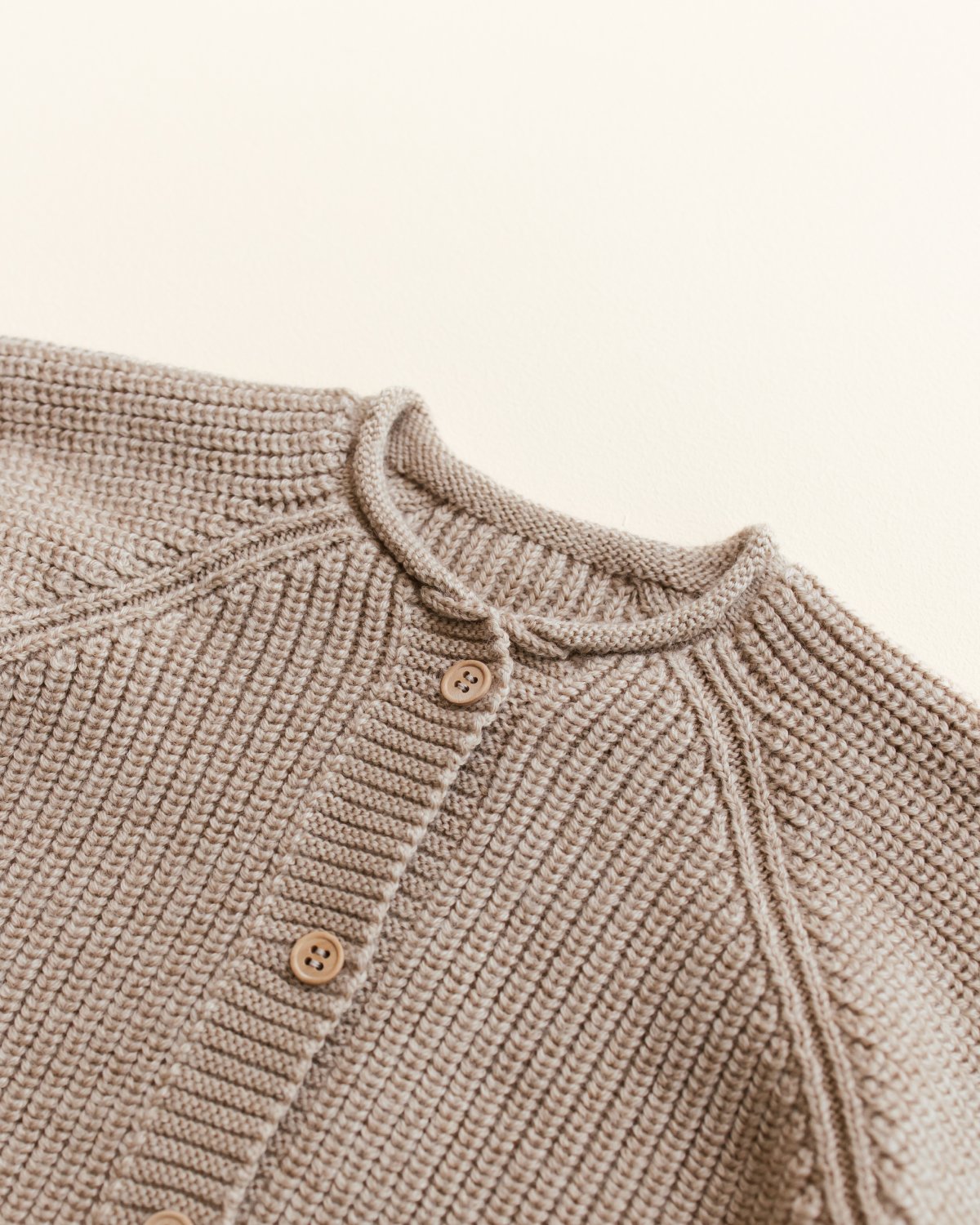 Ullcardigan Baby – 100% Merino, Ubehandlet Ull | Cardigan Inga