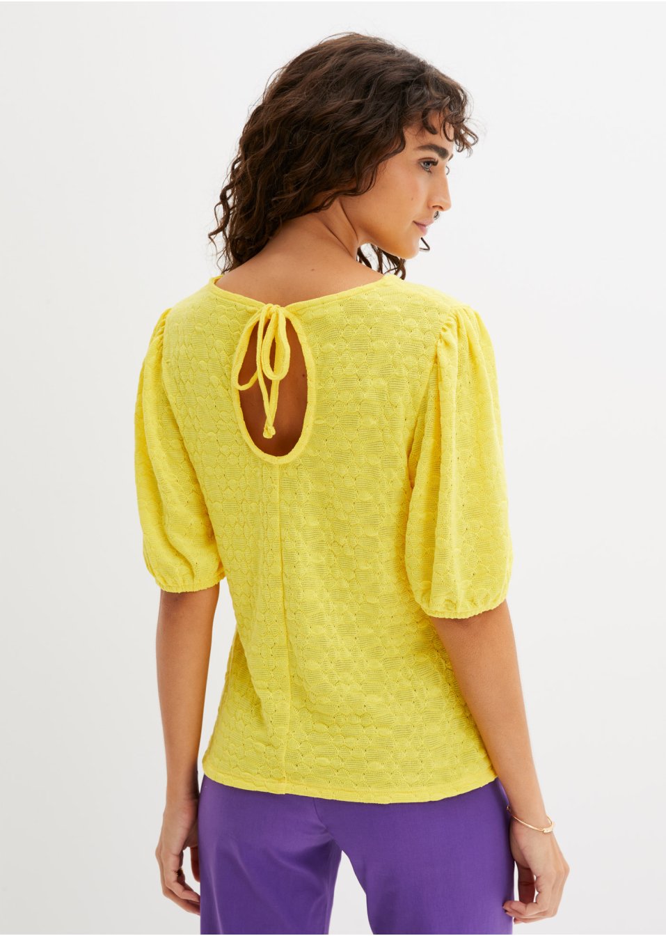 T-shirt avec découpe