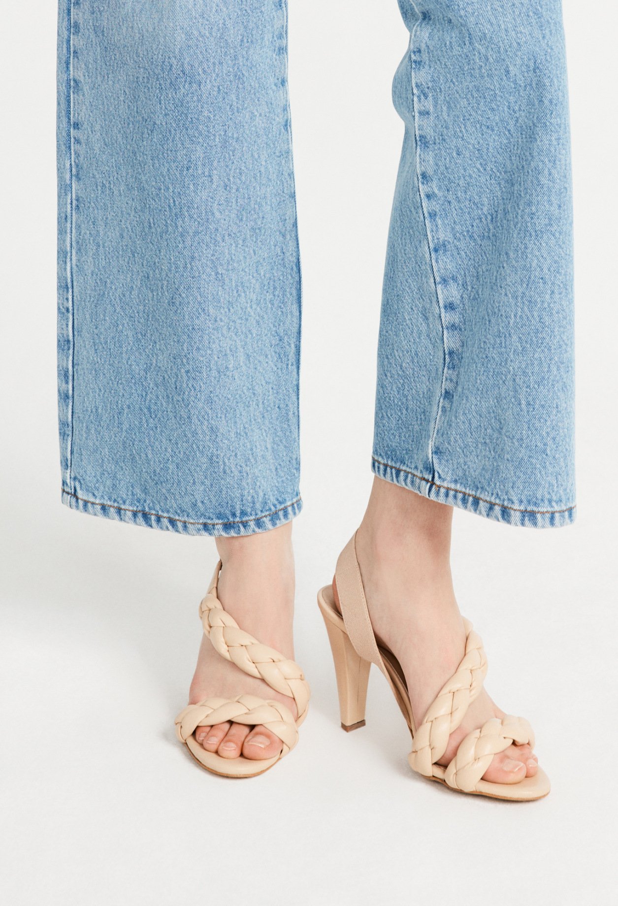 Sandales &agrave; talons en cuir