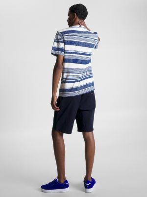 Camiseta de tecido texturizado com listras artesanais
