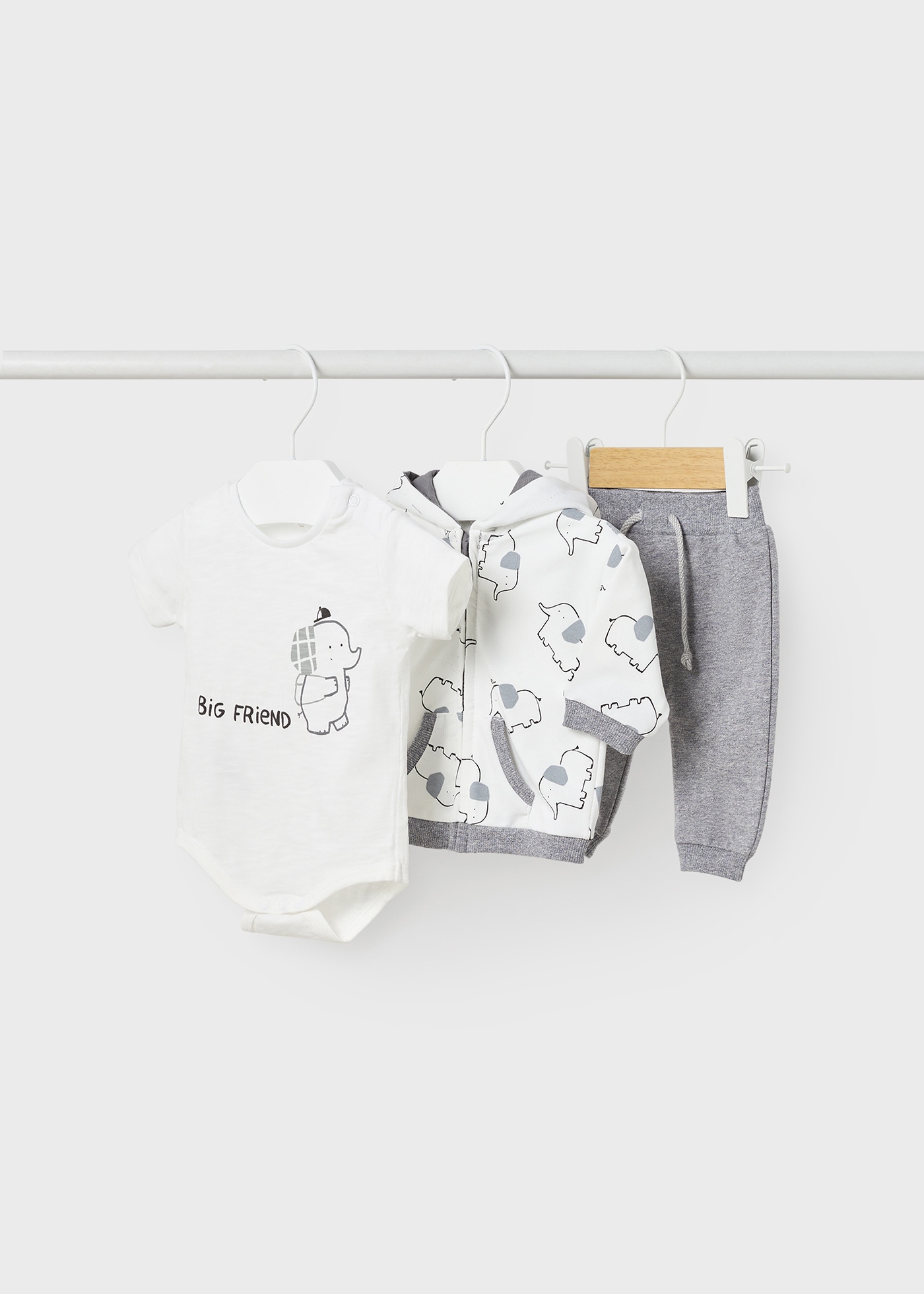 Conjunto de 3 peças em algodão sustentável para recém-nascidos.