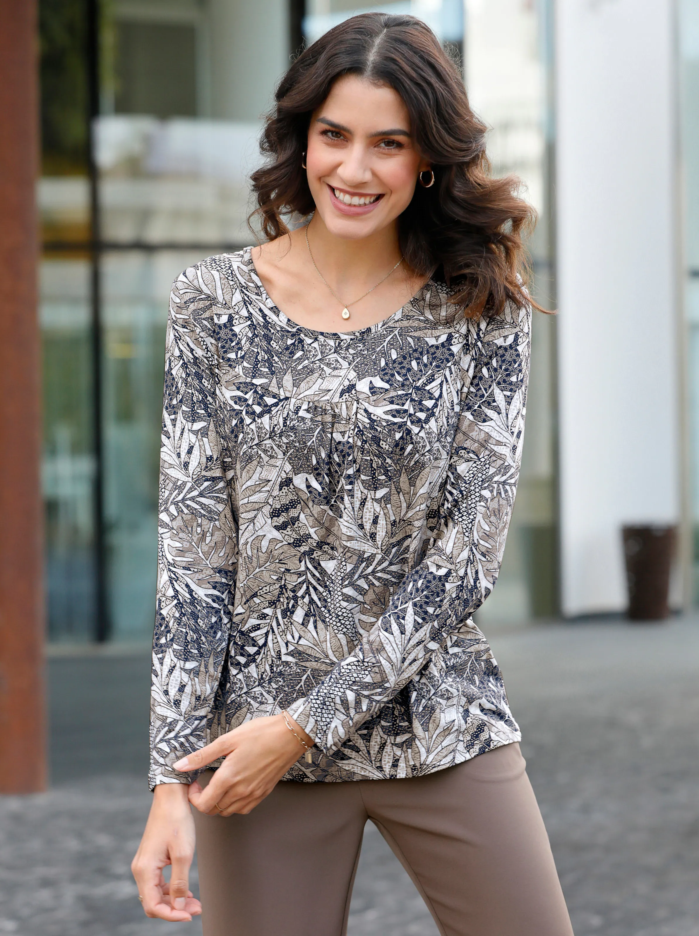 Shirt in marine-sand-bedruckt
