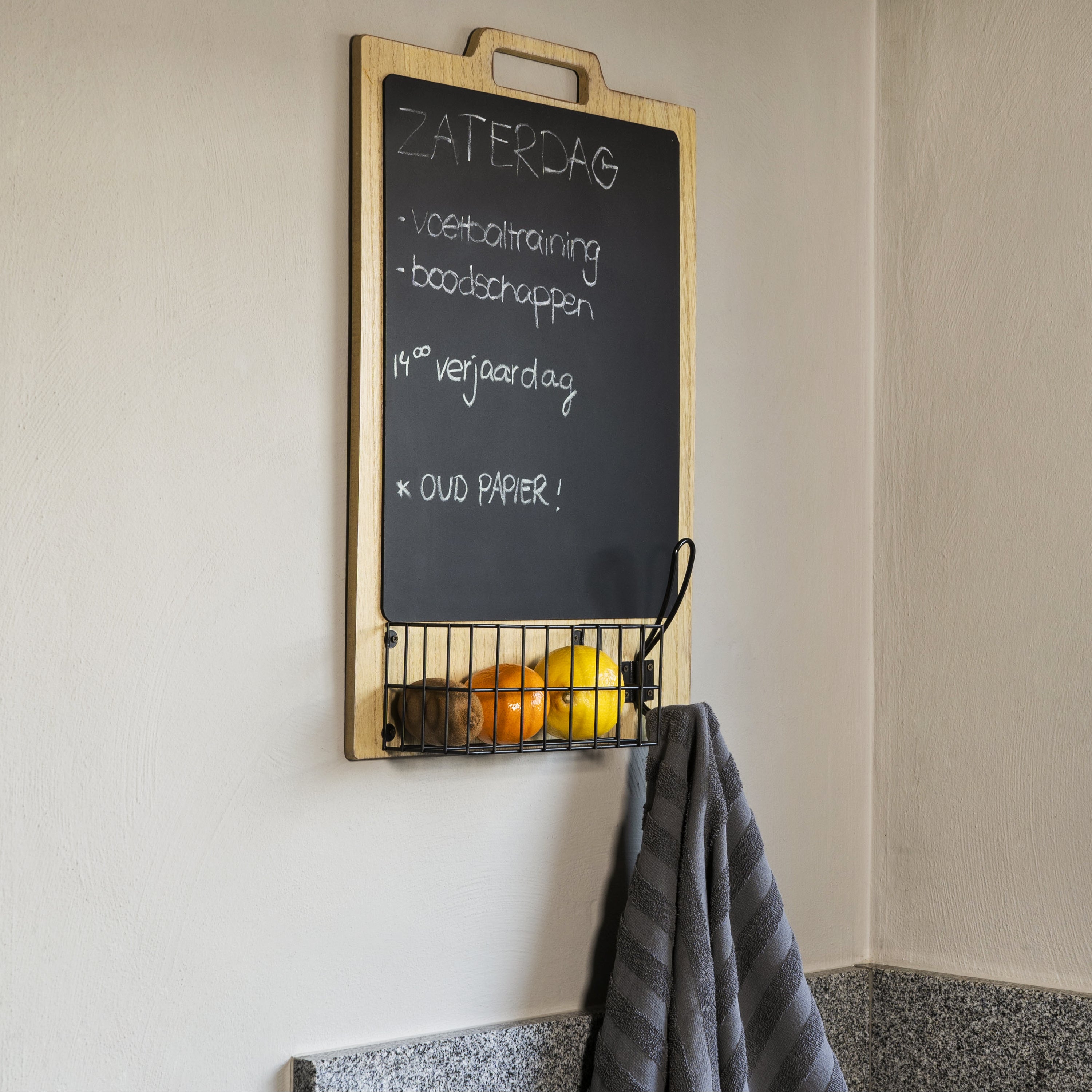 QUVIO Krijtbord met haakje en opbergmandje - Zwart | Licht bruin