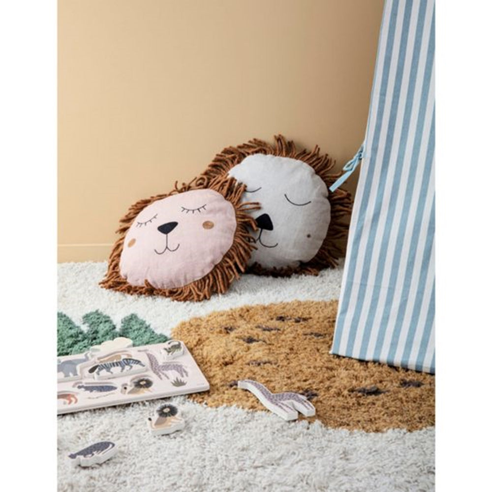 Safari Lion Cushion - Ferm Living → Luksusbaby.dk