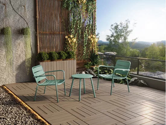 Salon de jardin en métal - 2 fauteuils bas empilables et une table d'appoint ronde - Vert amande - MIRMANDE de MYLIA