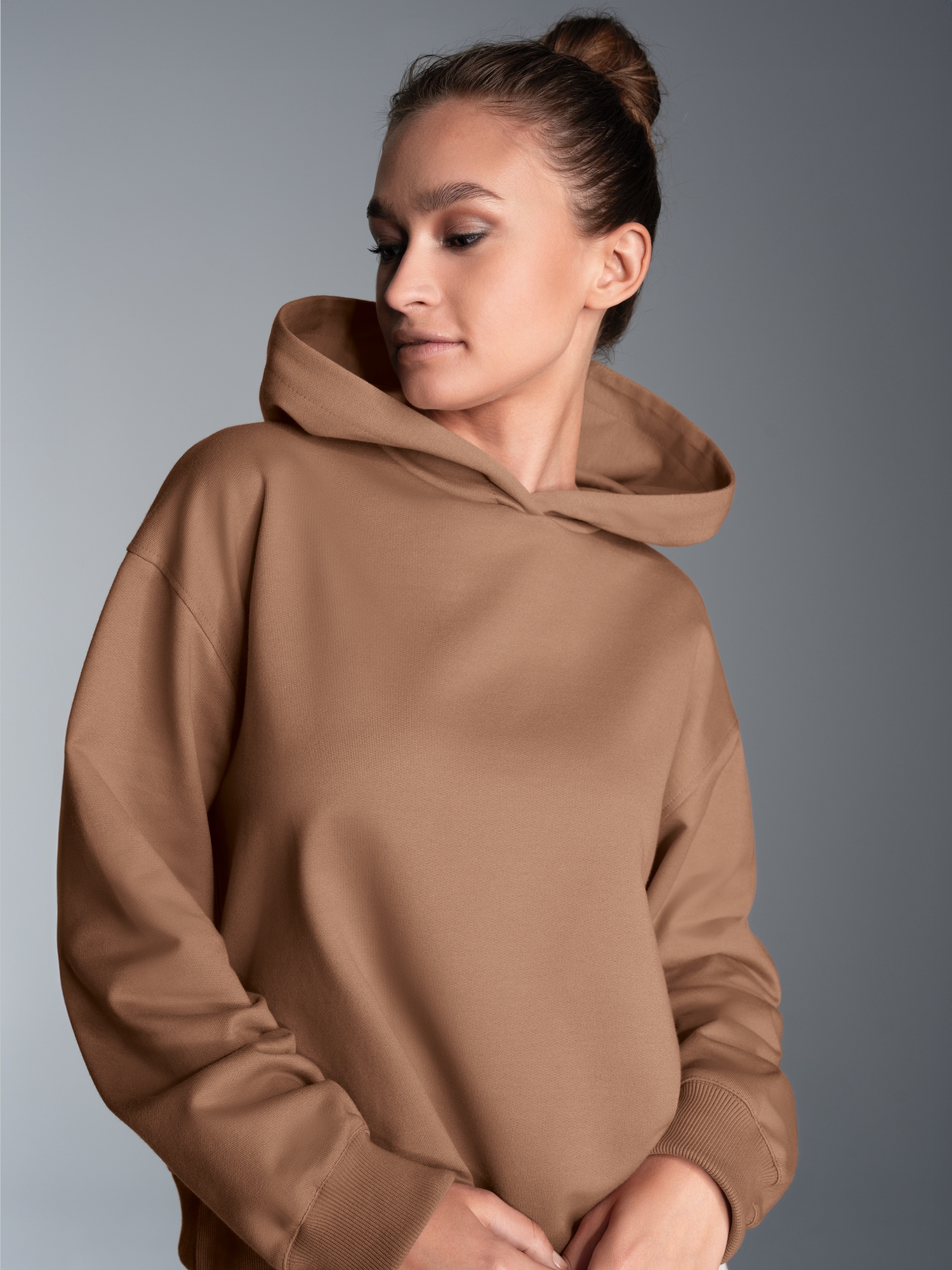 Hoodie mit großem Rückenprint Haselnuss