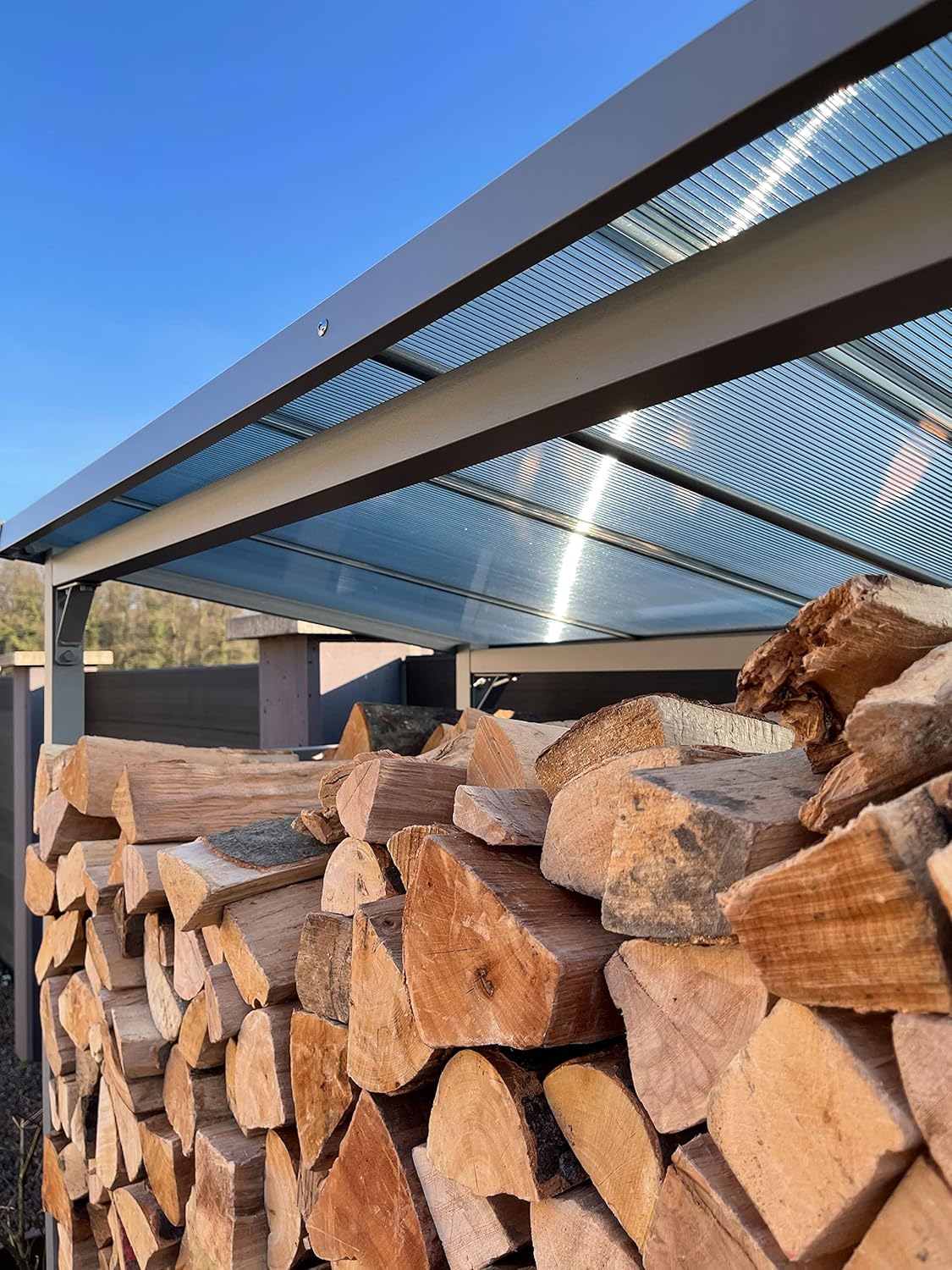 QUICK STAR Aluminium Kaminholzregal 130 x 70 x 185 cm mit Wetterschutz Garten Kaminholzunterstand 1,6 m³ Kaminholzlager Stapelhilfe Aussen, Grau-transparent