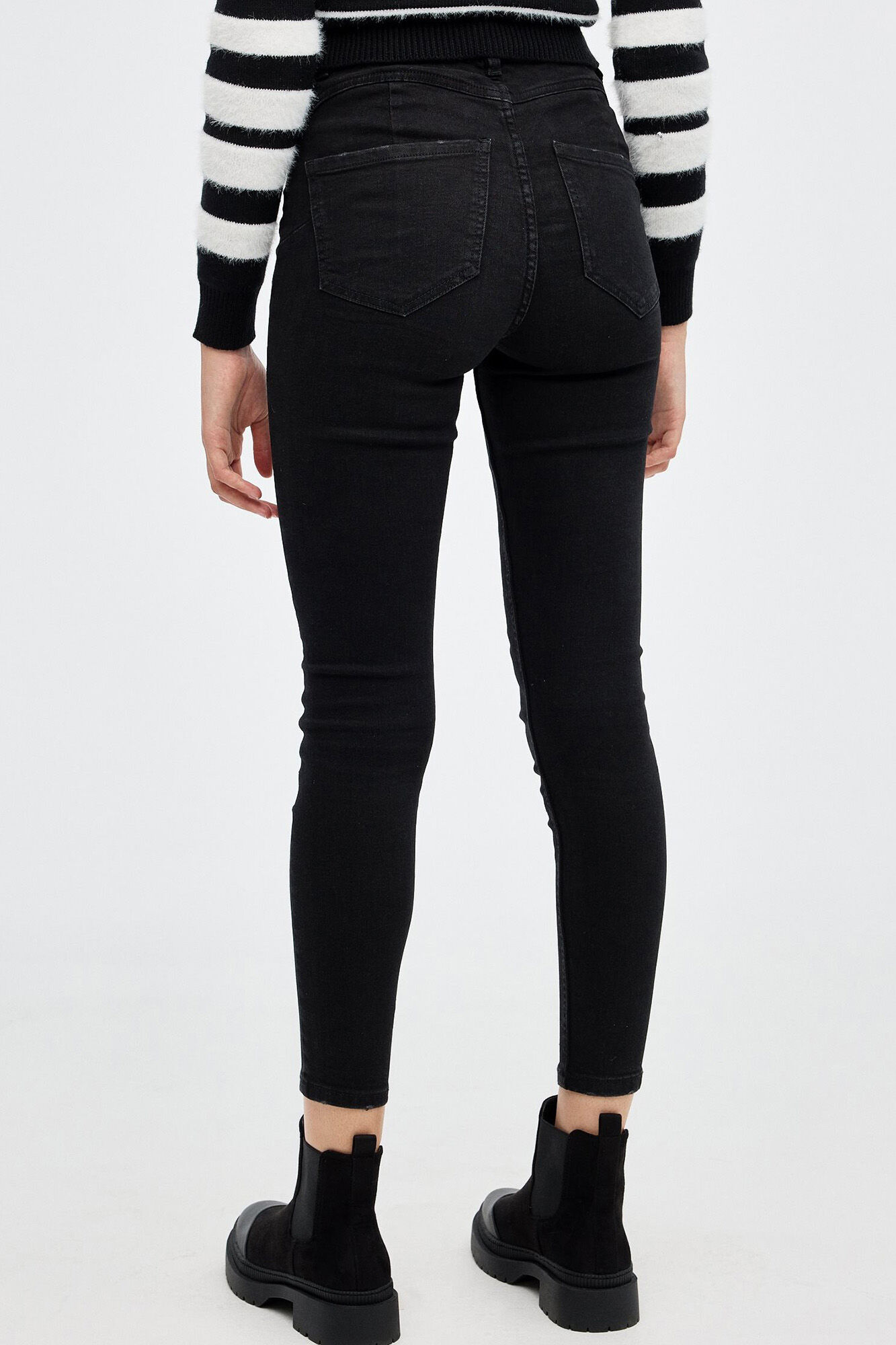 Calça jeans skinny push-up de cintura média