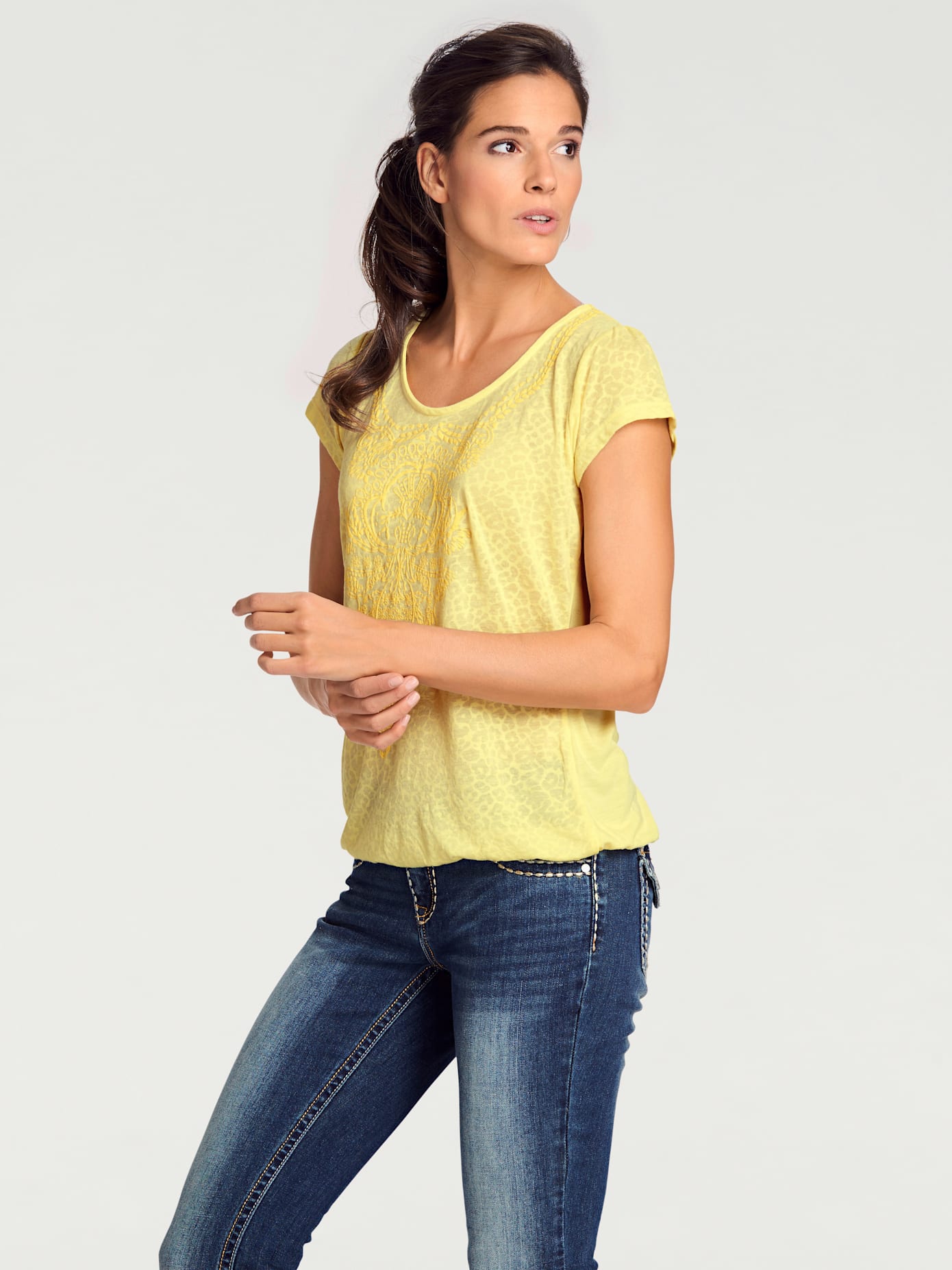 T-shirt à encolure ronde qualité dévoré, imprimé effet ton sur ton