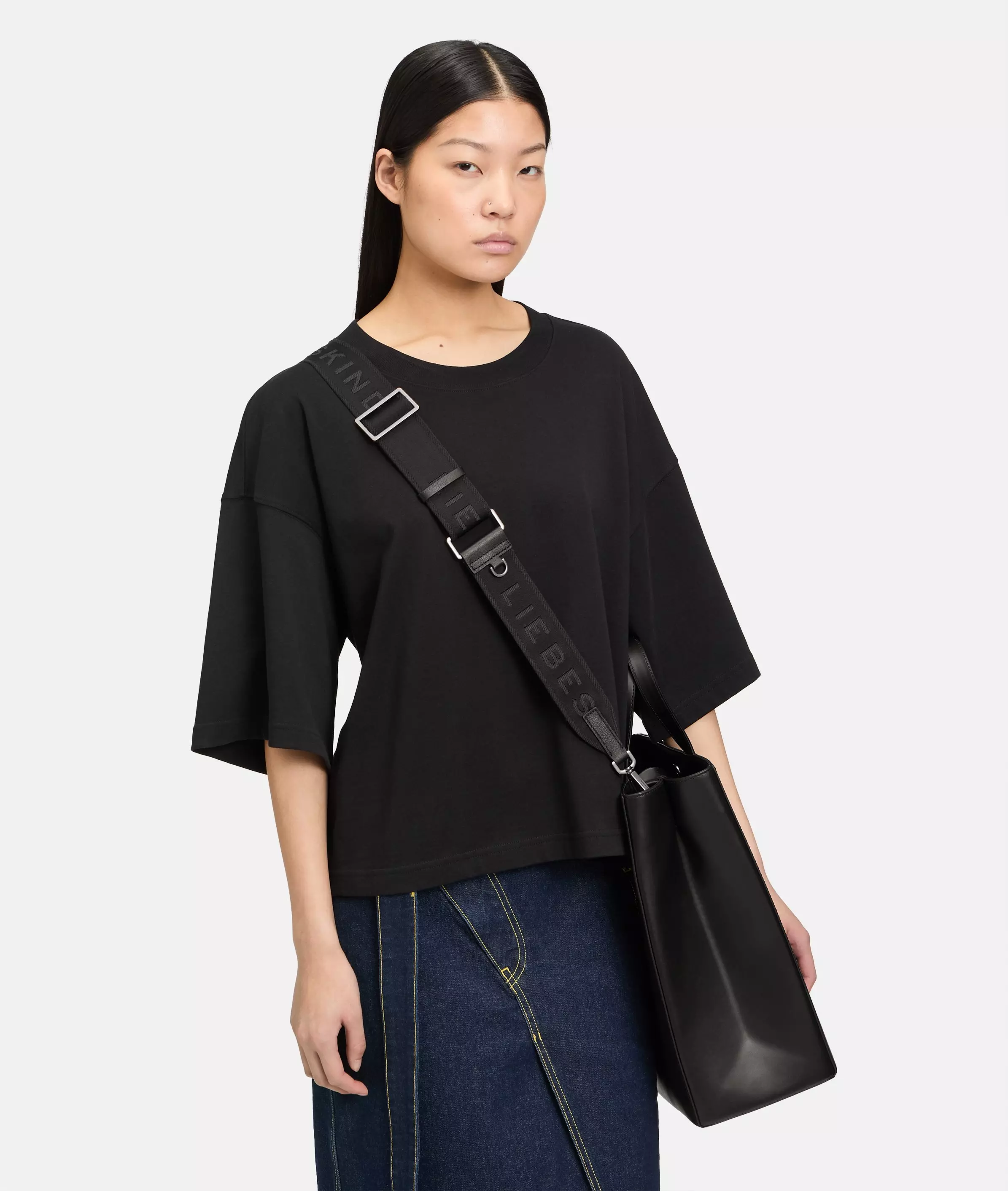 Shoulder strap with logo Wide shoulder strap with logo lettering