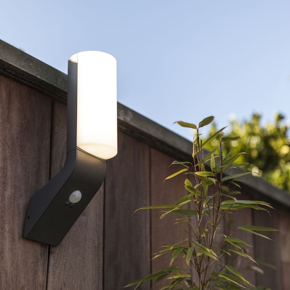 Bati LED buitenwandlamp van spuitgietaluminium in antraciet met bewegingsmelder