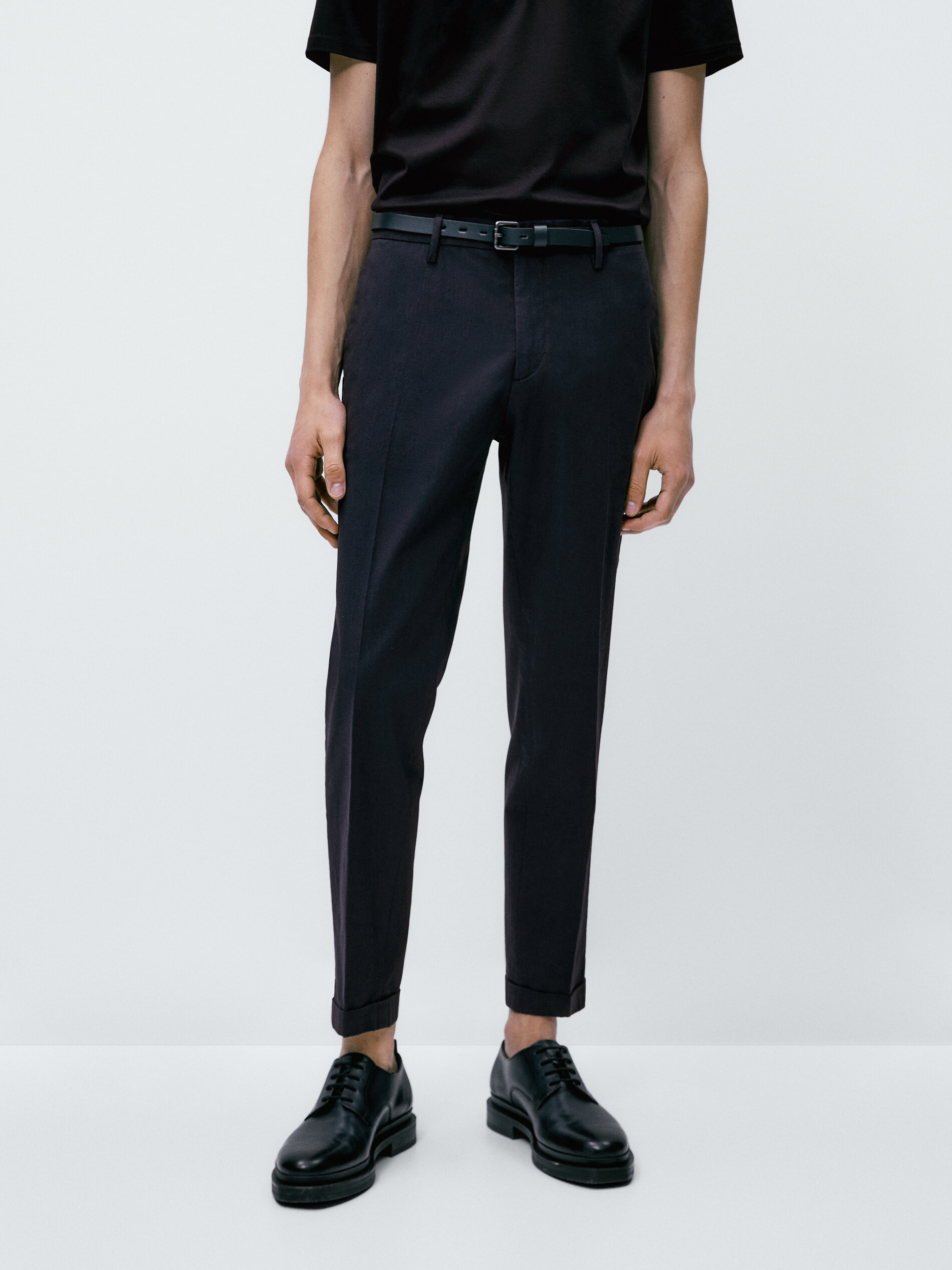 Calça chino slim fit em algodão tingido com fio de gelo - AZUL MARINHO