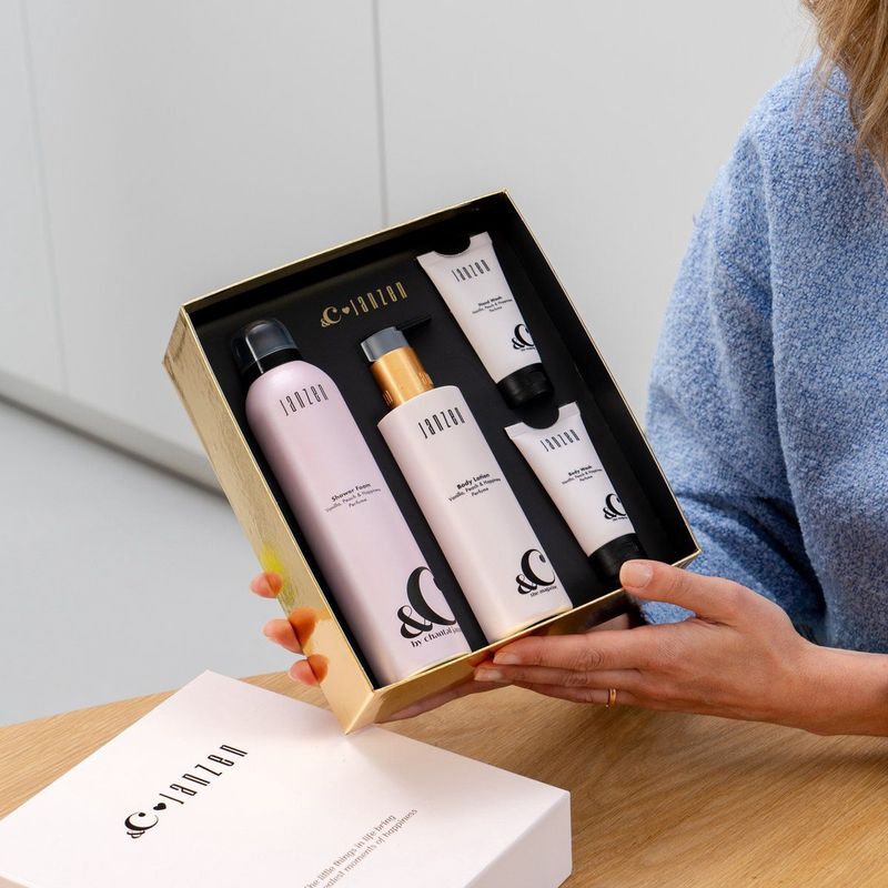 JANZEN Gift Set - &C Vanilla Peach & Happiness - Luxe Cadeaupakket - Vanille en Perzik - 4 producten
