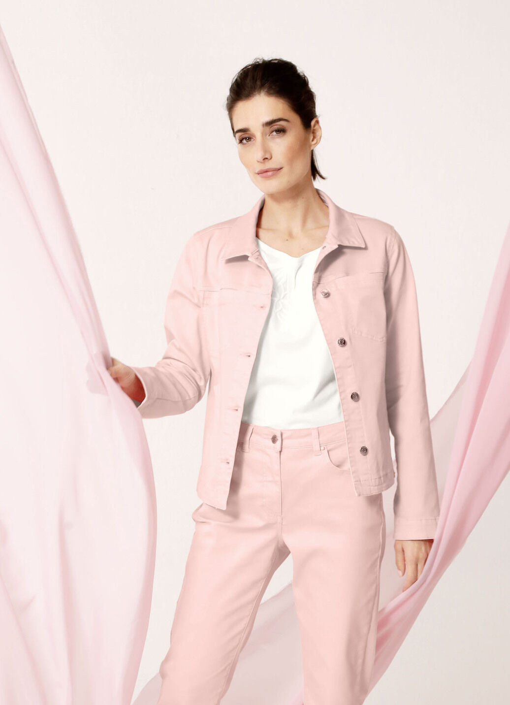 Jeansjacke mit stiltypischen Nähten