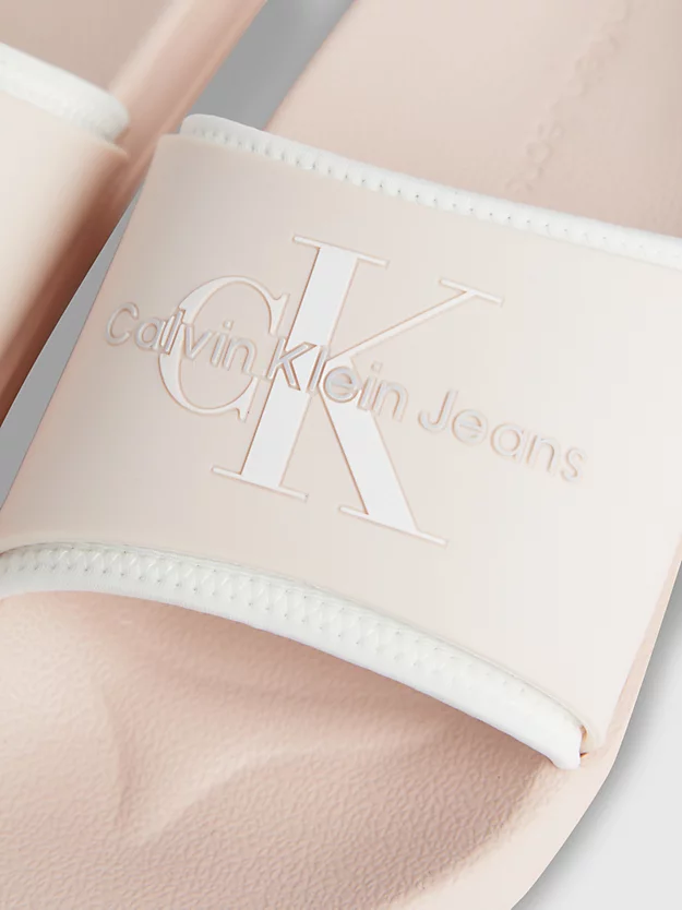 Chinelo com logotipo