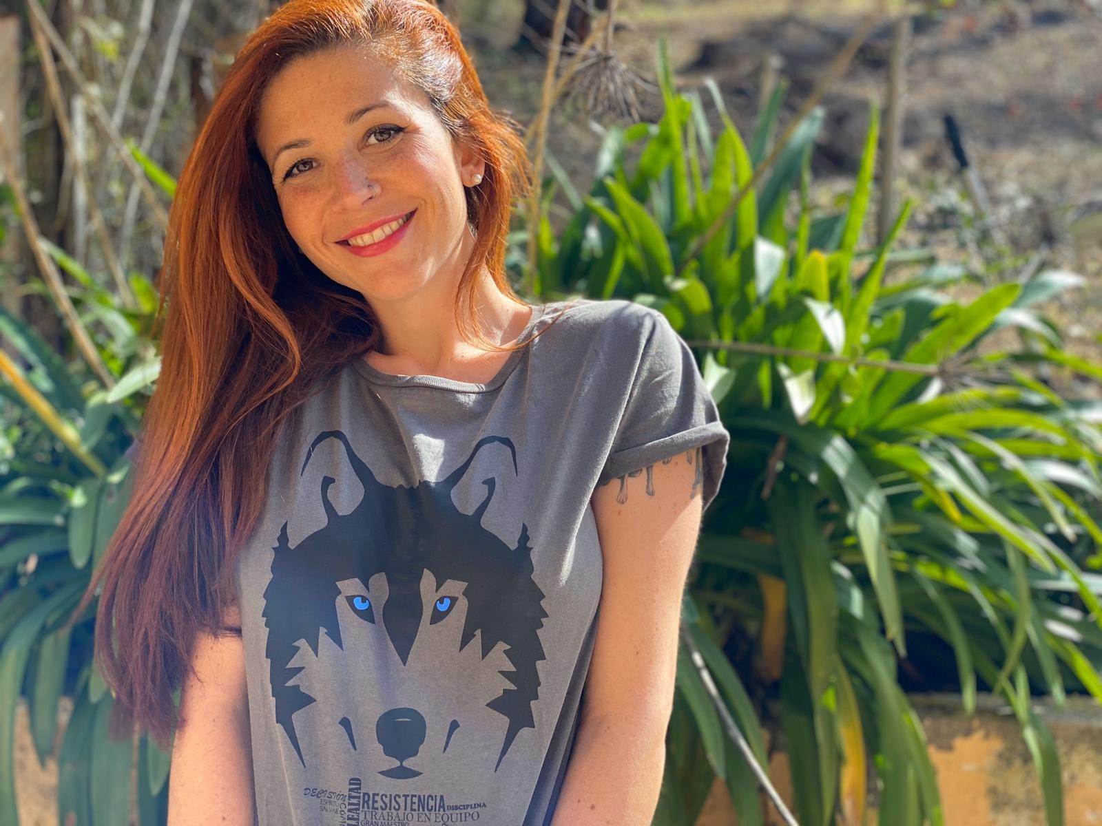 Camiseta feminina Wolf, cinza