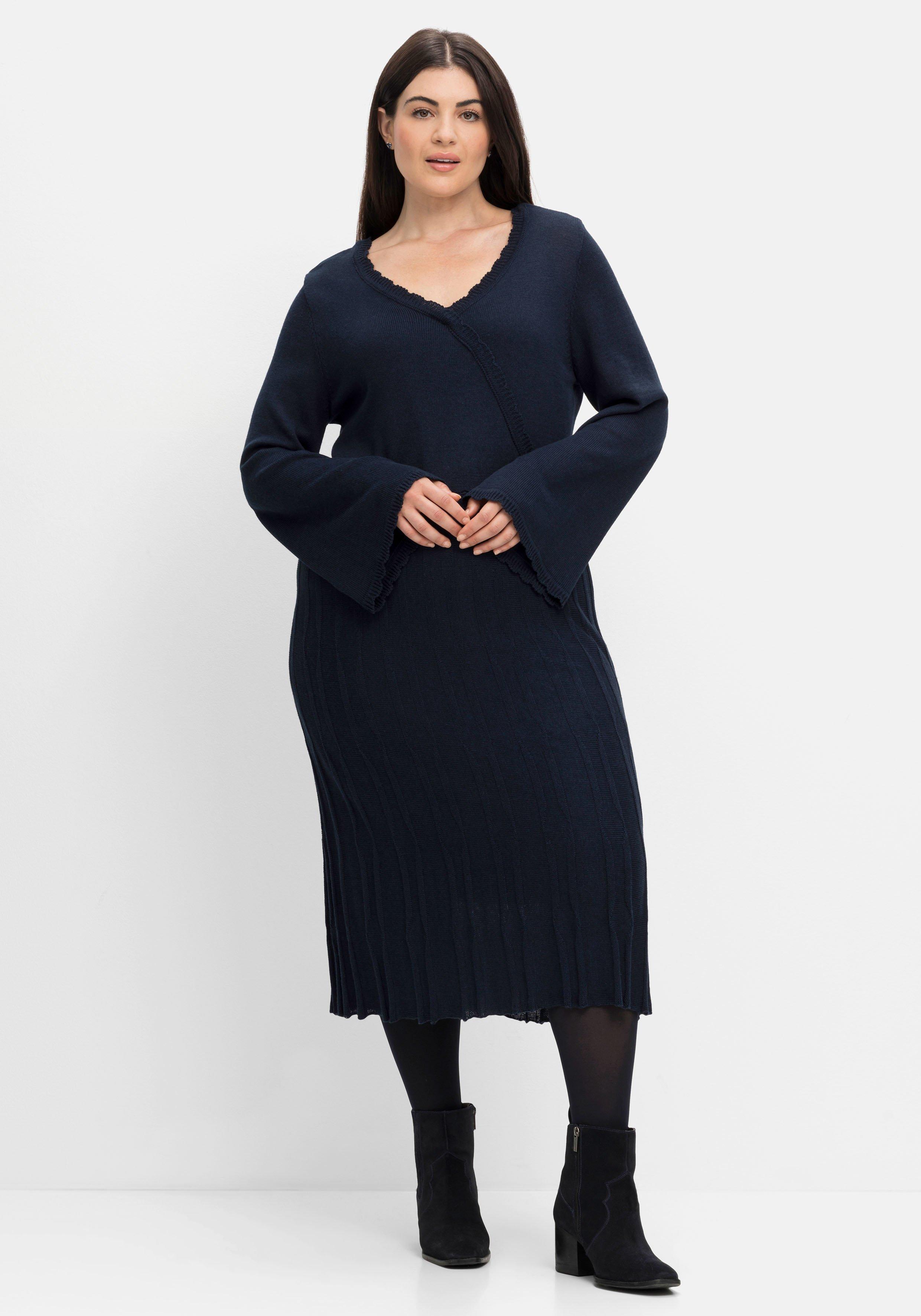 Strickkleid in Wickeloptik, mit Trompetenärmeln