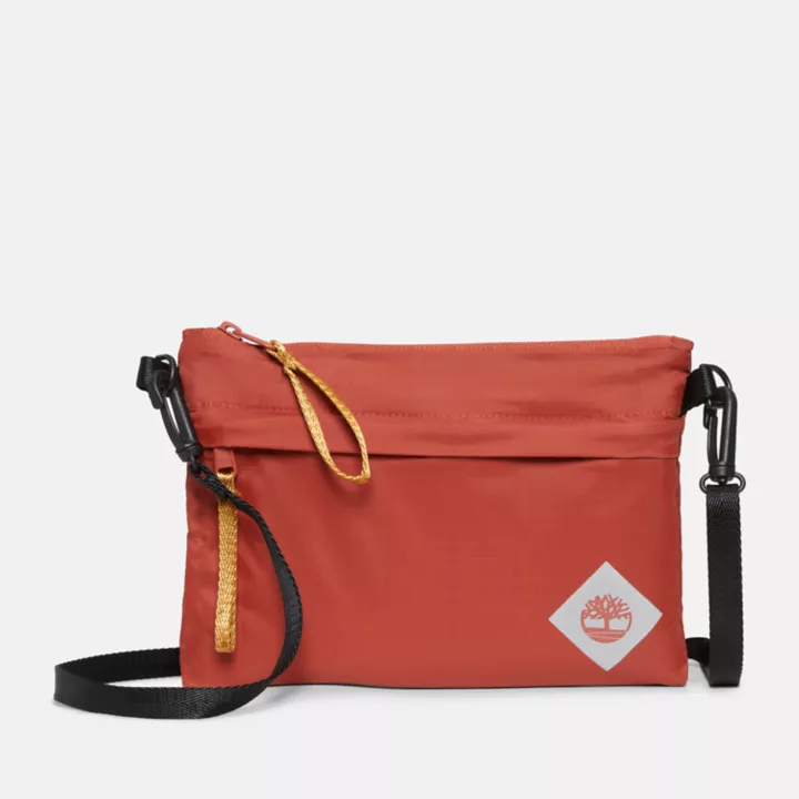 Bolsa transversal de viagem leve e unissex na cor vermelha.