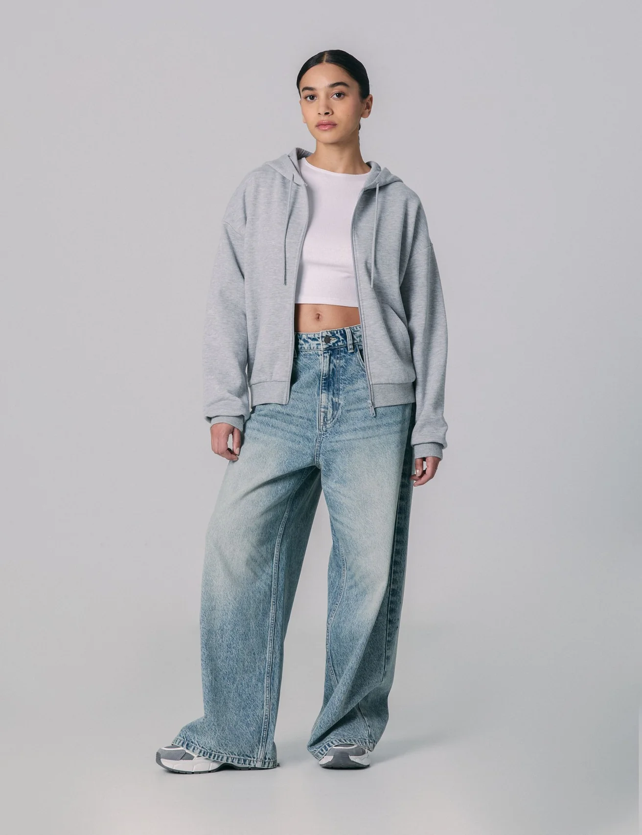 Sweat zippé à capuche gris chiné