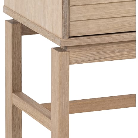 Linley skab - hvidpigmenteret eg