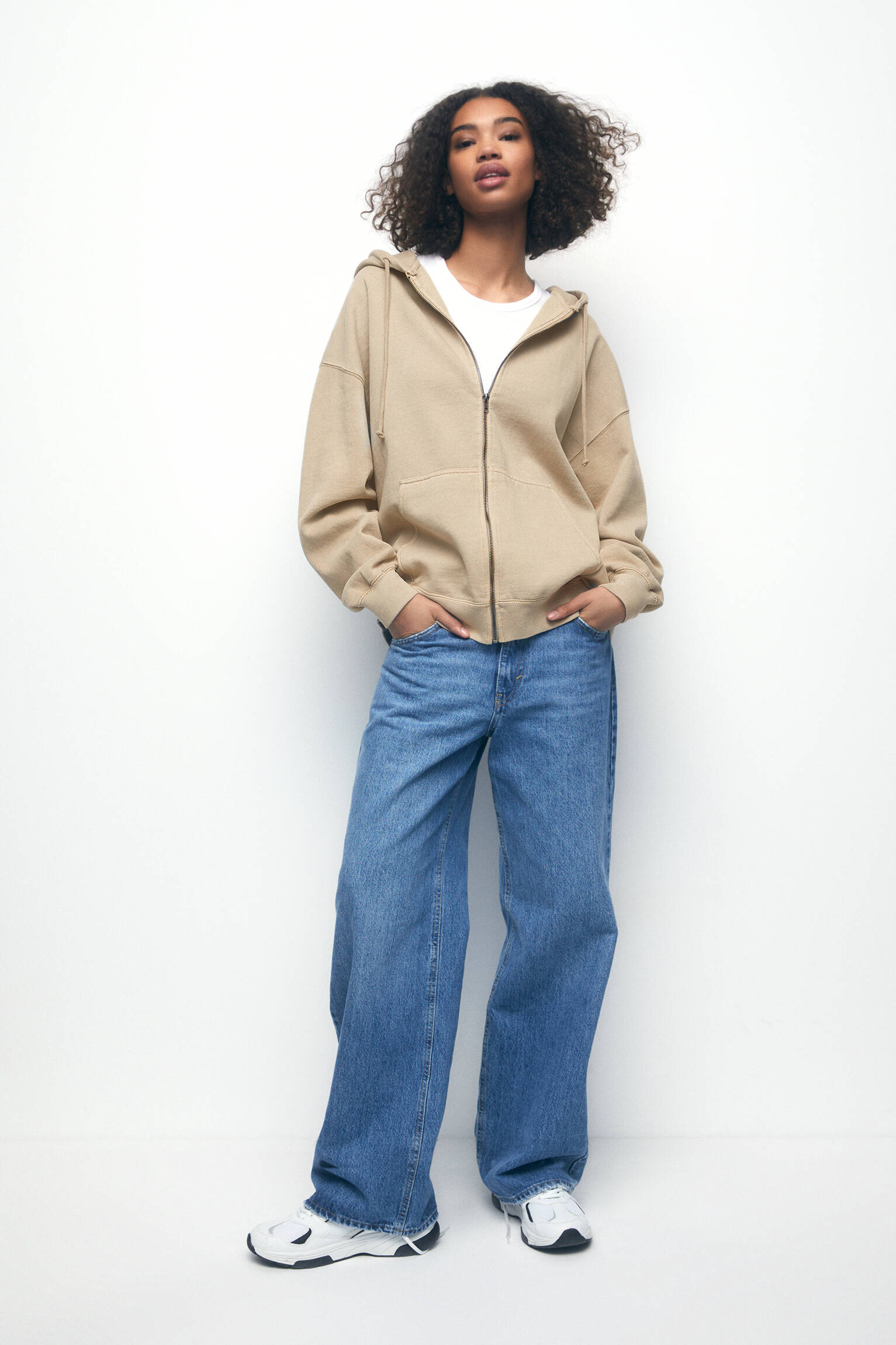 MOLETOM COM CAPUZ OVERSIZED - BEGE