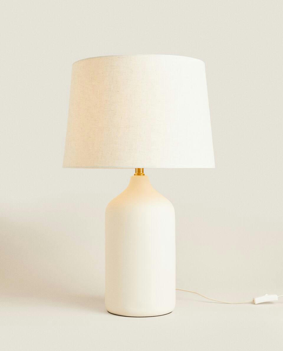 LUMINÁRIA COM BASE DE CERÂMICA BRANCA