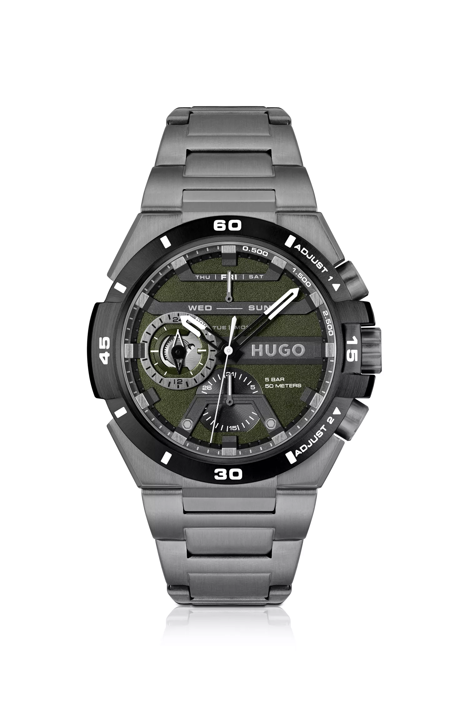Relógio HUGO com pulseira de elos vermelhos e mostrador verde-oliva em camadas.