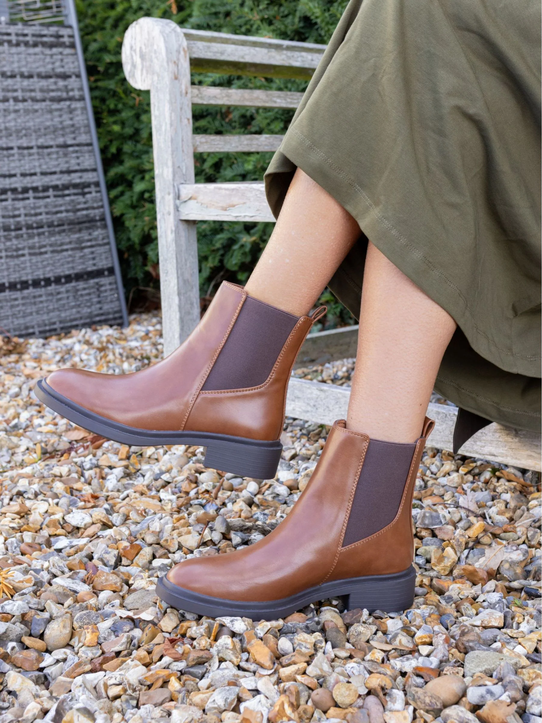 Bruin - Novo Dottie Flat Chelsea Ankle Boots